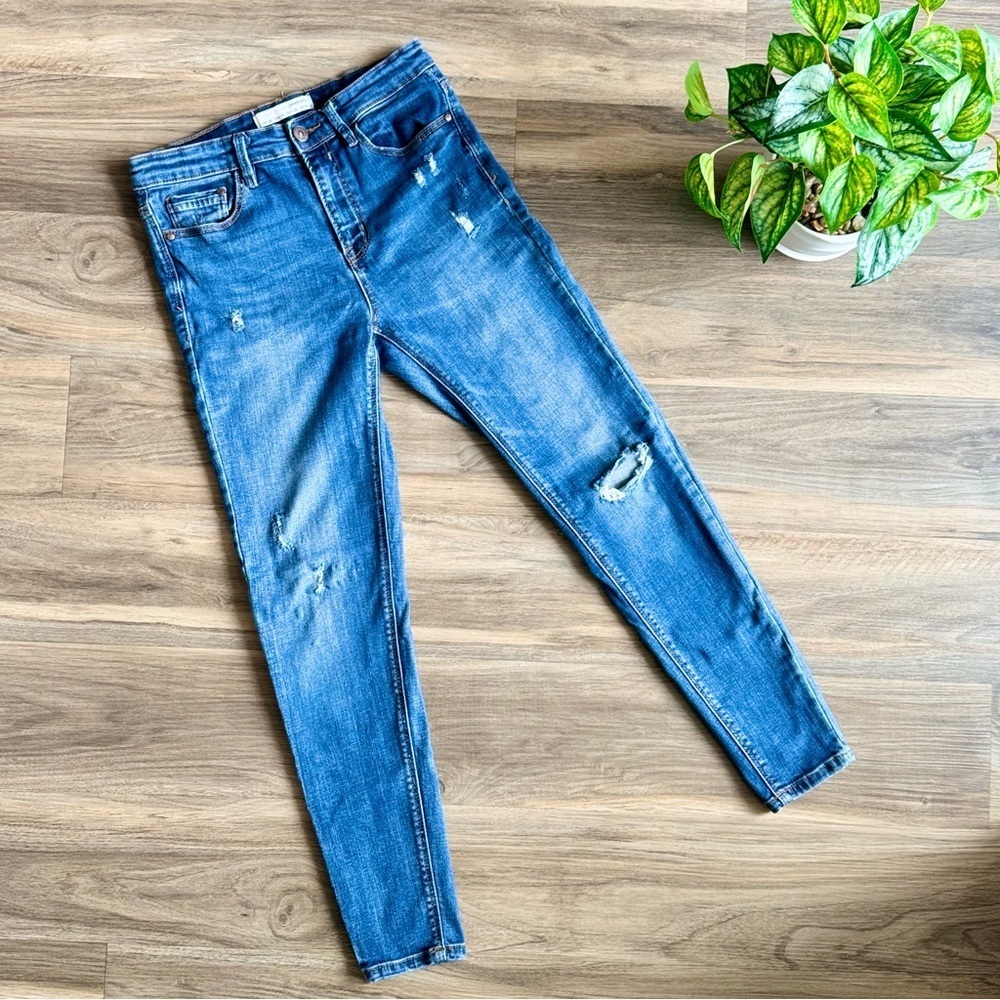 ASOS Stradivarius Regular High Waist Distressed Medium Wash Skinny‎ Jeans Size 6